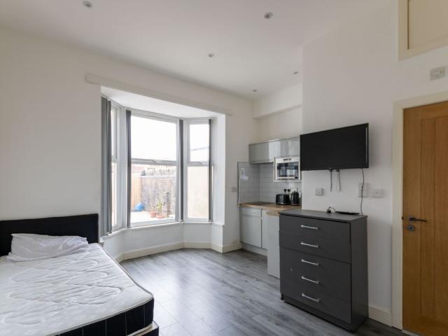 Studio for rent in Little London, Willenhall