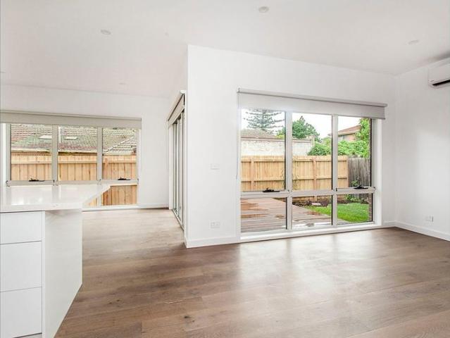 Townhouse for rent in Laburnum, Melbourne