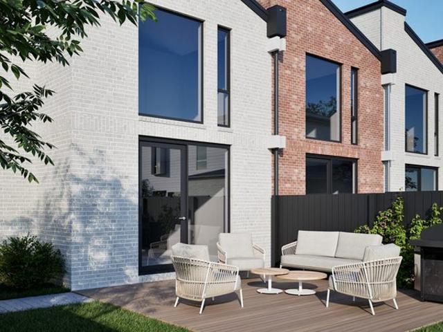 Townhouse for sale in Chaslands, Canterbury