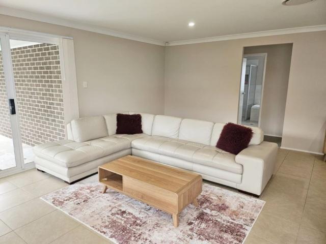 Room for rent in Blue Haven, New South Wales