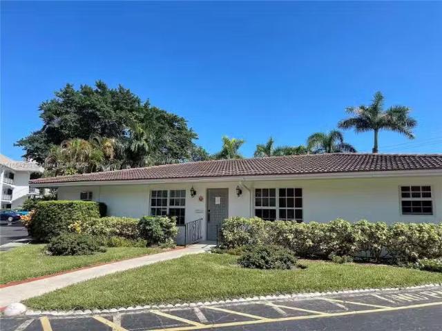 House for rent in Hollywood