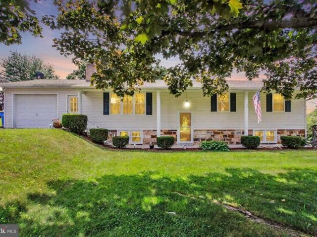 House for sale in Glenville