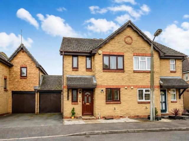 Apartment for rent in Park Farm, Ashford