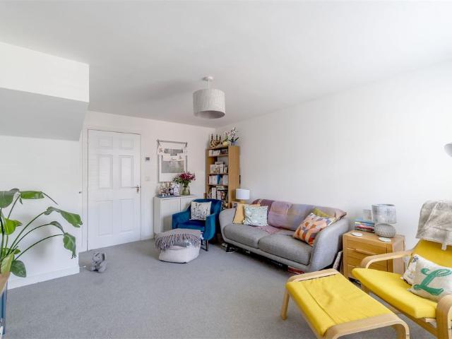 Townhouse for rent in Mount Wise