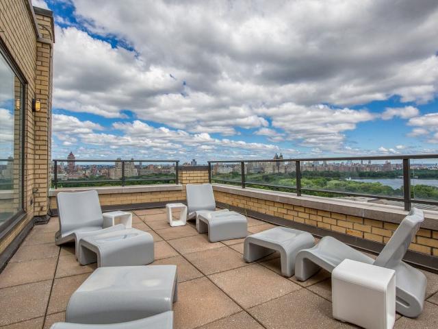 Apartment for rent in Arverne, New York