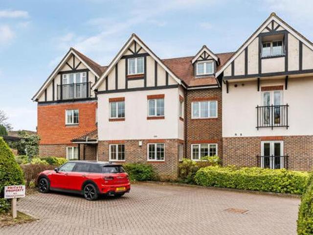 House for sale in Oxted, Hillview
