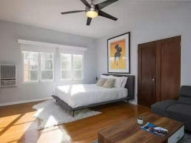 Apartment for rent in Canoga Park, California