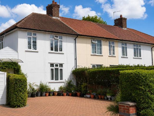House for rent in Mill Hill, Greater London