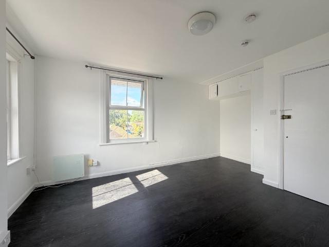 Studio for rent in London Borough of Croydon, Greater London