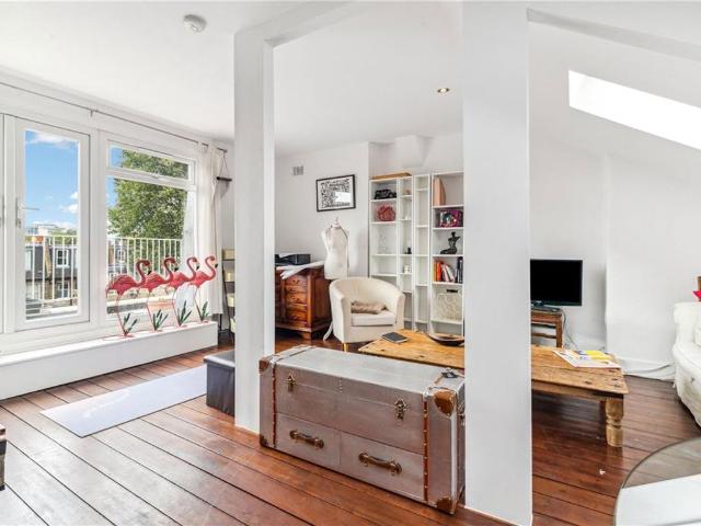 Apartment for rent in Brook Green, Greater London