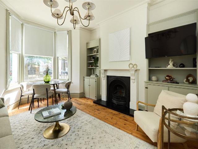 Apartment for rent in Brook Green, Greater London