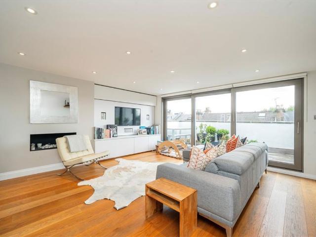 Apartment for rent in Brook Green, Greater London