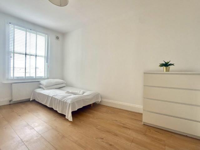 Studio for rent in Brook Green, Greater London