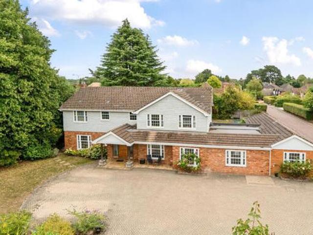 House for sale in Holtspur, Knotty Green