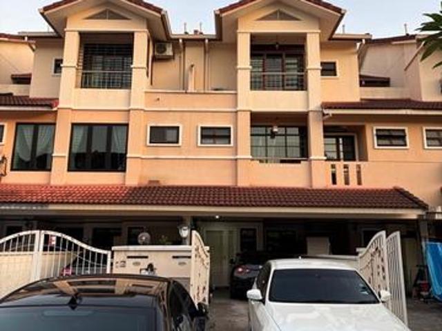 Townhouse for sale in Petaling, Damansara Damai