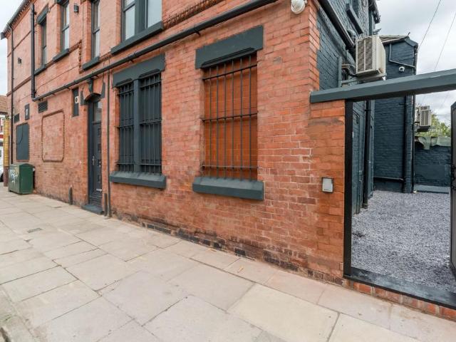 Apartment for rent in Kensington, Calderstones