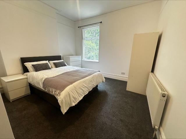 Room for rent in Barton upon Irwell, Salford