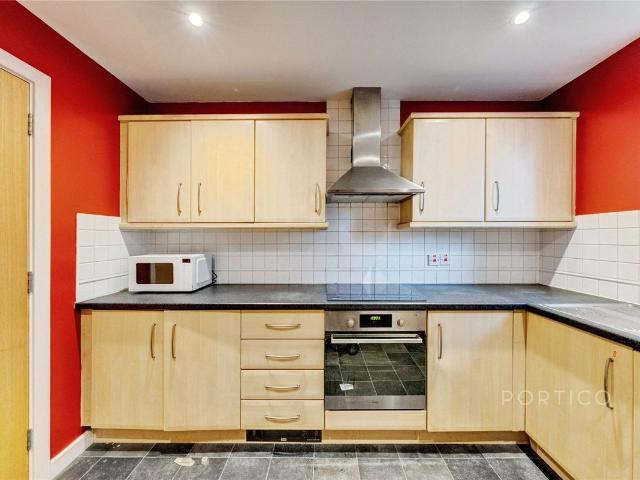 Apartment for rent in Boardwalk Place, Greater London