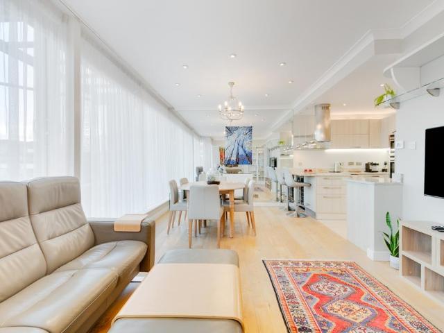House for rent in Boardwalk Place, Blackwall