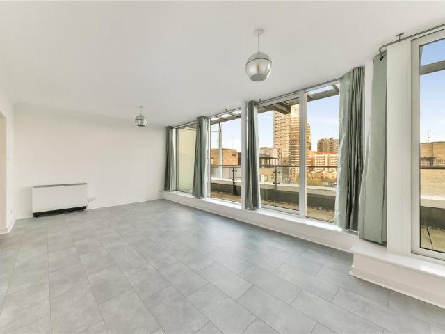 House for rent in Boardwalk Place, Blackwall