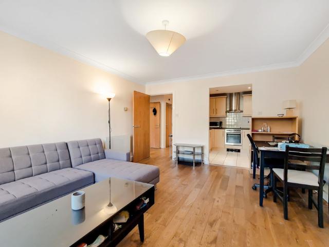 Apartment for rent in Boardwalk Place, Blackwall
