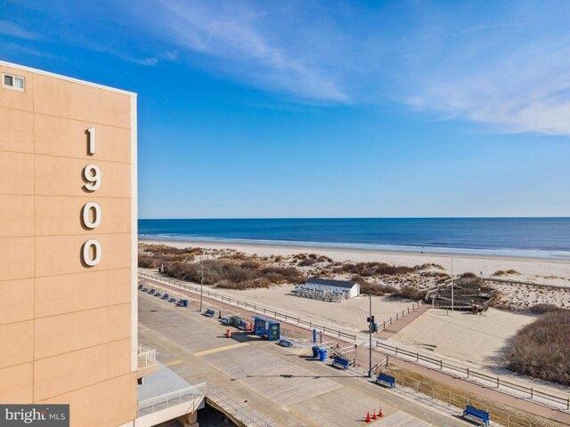 Condo for sale in Wildwood