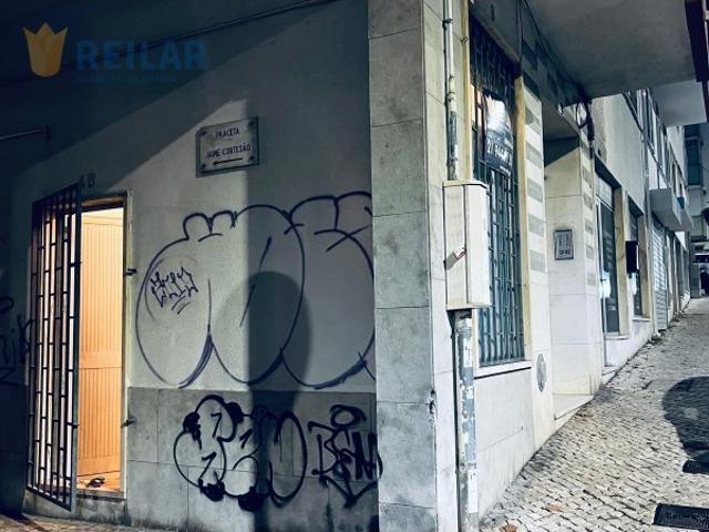 Armazém alugar em Portela da Azóia, Loures