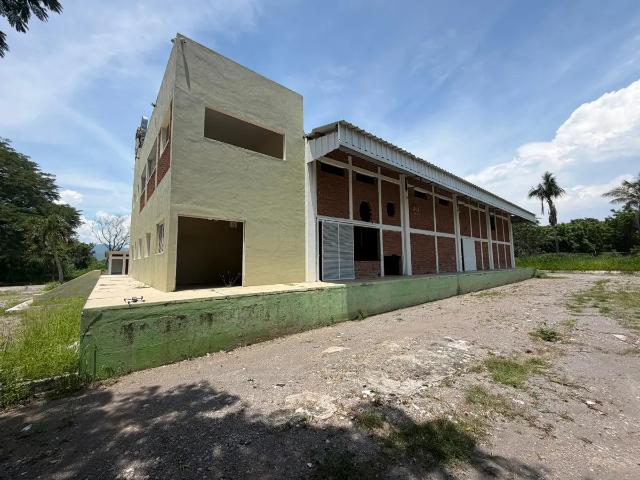 Nave Industrial en venta en Coquimatlán