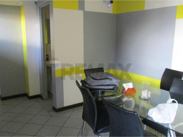 Oficina en venta en La Cisterna, Metropolitana