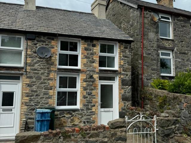 House for rent in Efailnewydd, Wales