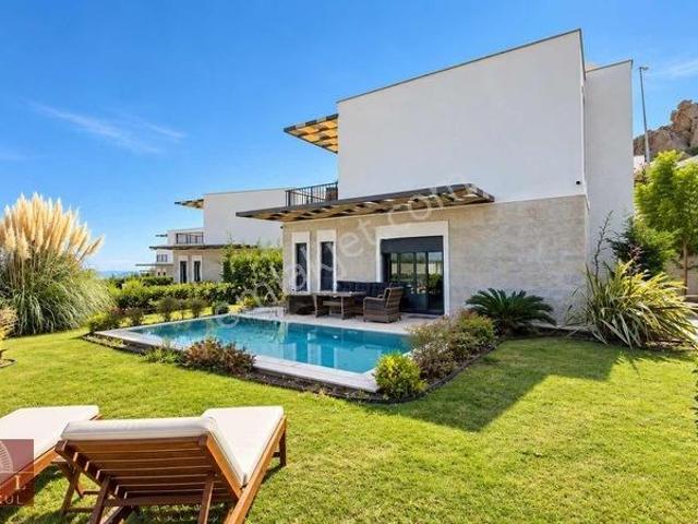 Yukarı, Bodrum içerisinde satılık Villa
