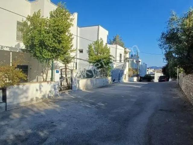 Cevat Şakir, Bodrum içerisinde kiralık mülk