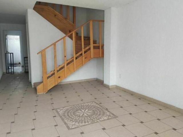 BOG SE VENDE CASA CON AMPLIACION EN URBI VILLAS DEL REY, HUEHUETOCA