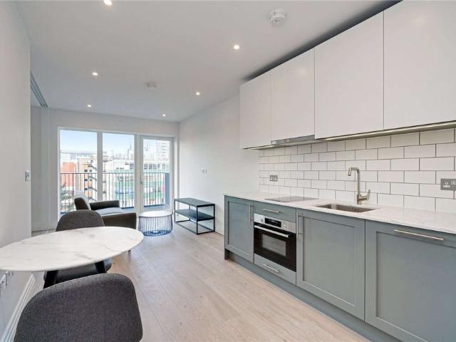 Apartment for rent in London Borough of Ealing, Cat Hill