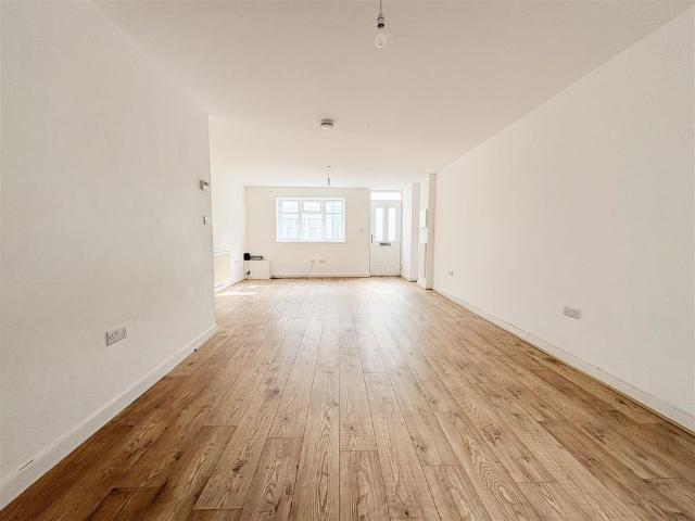 Apartment for rent in Silverhill, Guestling Green