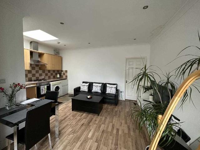 Apartment for rent in London Borough of Ealing, Park Royal