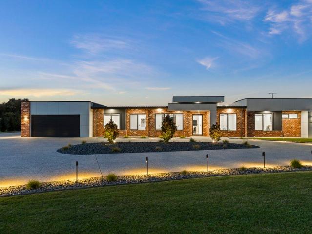 Cottage for sale in Batesford, Golden Plains Shire