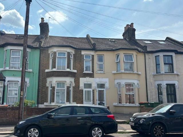 House for rent in Upton, Greater London