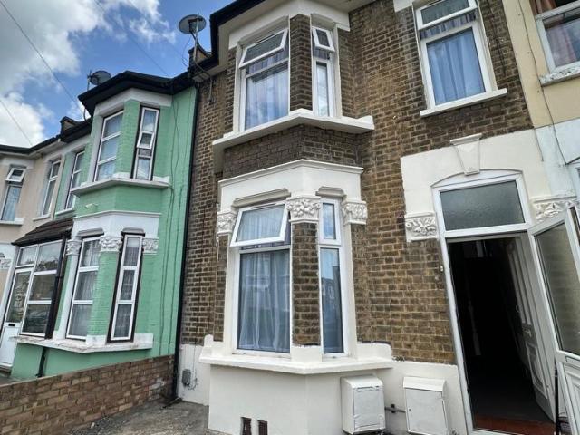 House for rent in Upton, Greater London