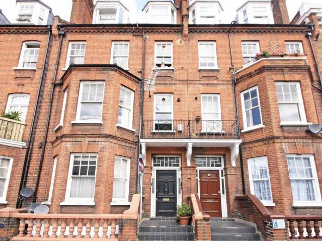 Apartment for rent in Brook Green, Greater London
