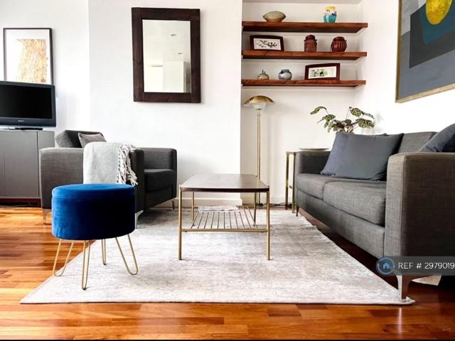 Apartment for rent in Brook Green, Greater London