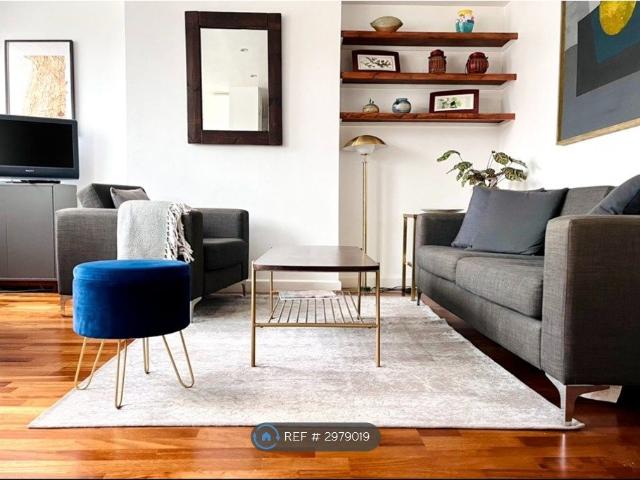 Apartment for rent in Brook Green, Greater London
