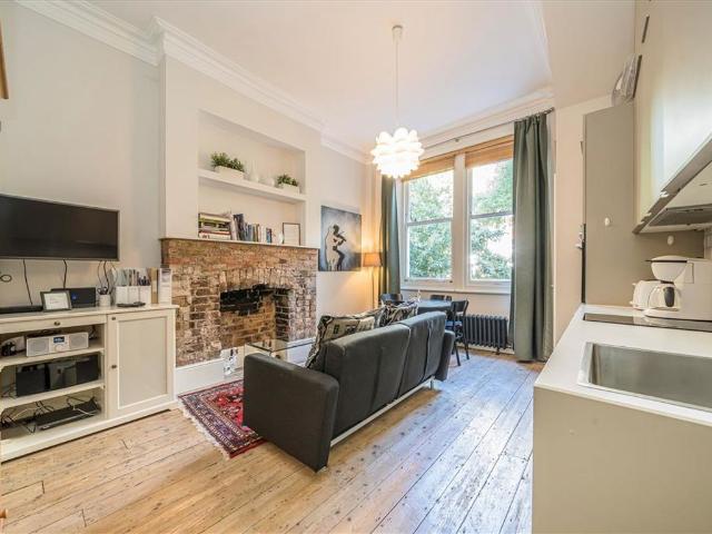Apartment for rent in Brook Green, Greater London