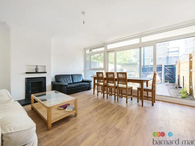 Apartment for rent in Battersea, Greater London
