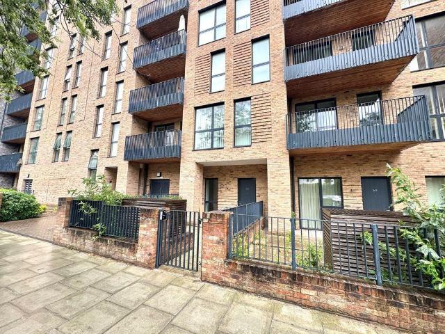 House for rent in London Borough of Ealing, Greater London