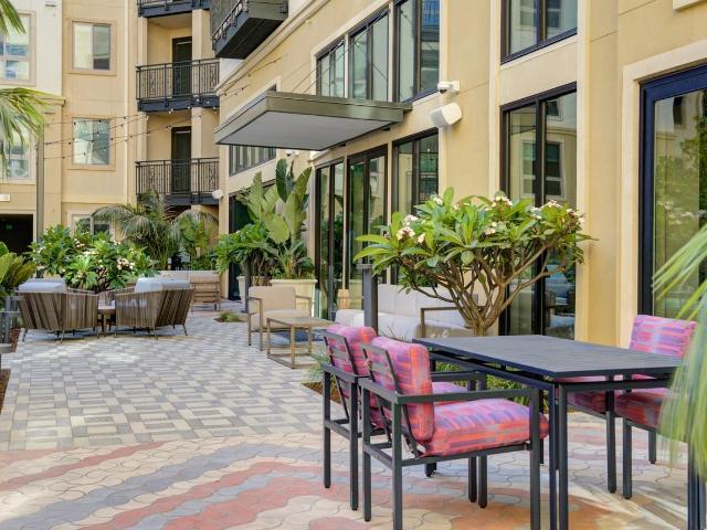 Apartment for rent in Midway City, California