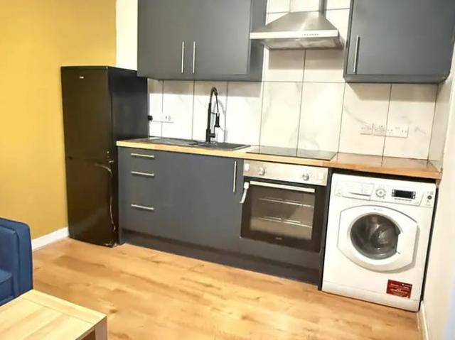 Studio for rent in The Haulgh, Lee Bank