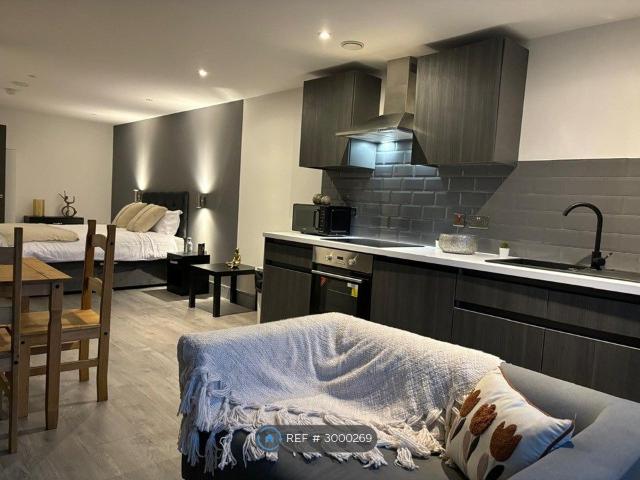 Studio for rent in West Yorkshire