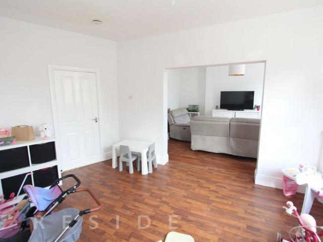 Apartment for rent in Sudden, Burnedge