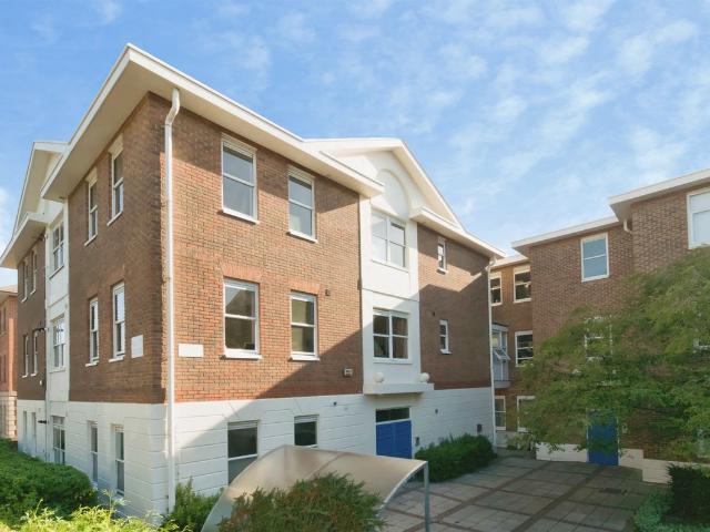 Apartment for rent in Lucastes, Mid Sussex